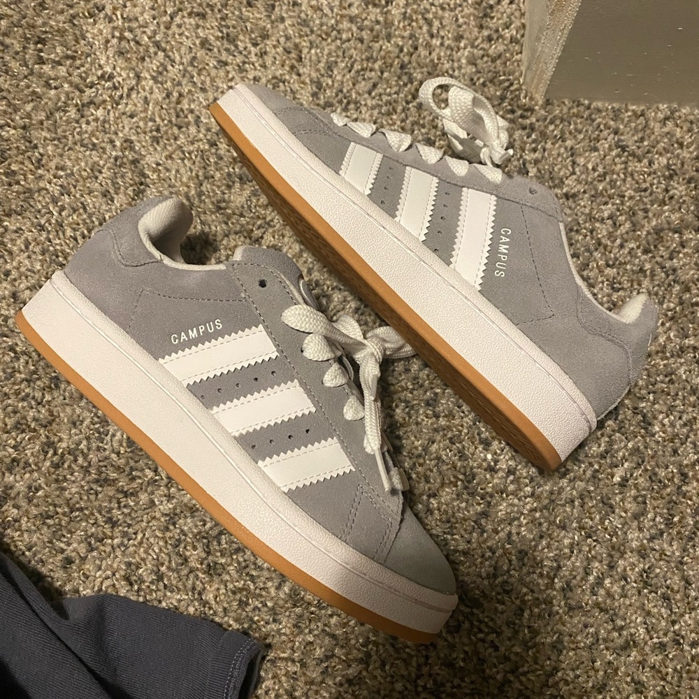 Grey addidas campus 00’s